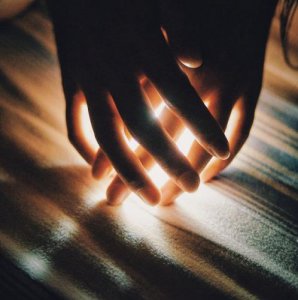 ​想你却见不到你的句子 表达我很想你 暗示想念某人的句子