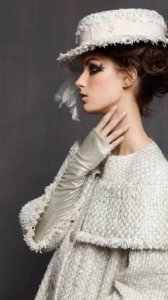 ​唯美英语短句：花谢花飞飞满天，红绡香断有谁怜？