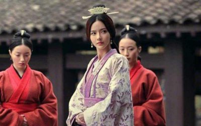 ​赞美女人优雅有韵味的句子（优雅又礼貌地形容女子的句子）