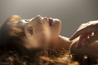 ​关于香烟的唯美句子 香烟不解人生苦，烈酒难消世间愁