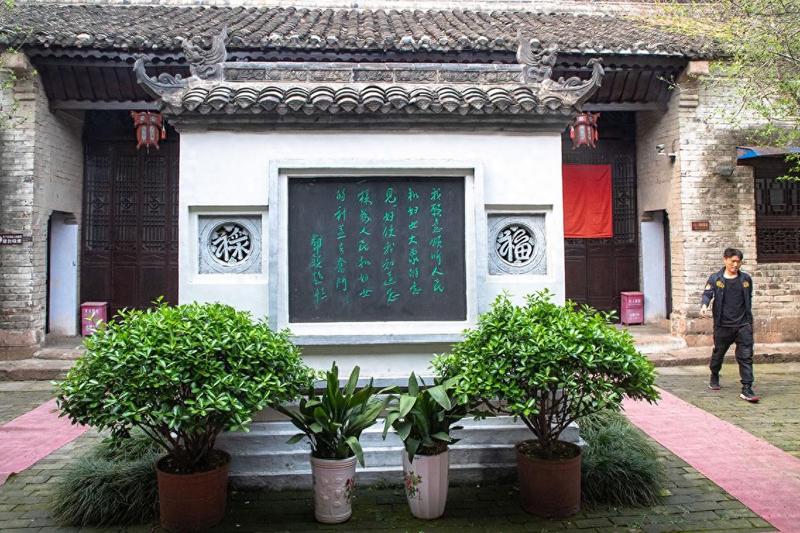 北京中南海西花厅的海棠树在邓颖超祖居开花了,她原来是光山人呀