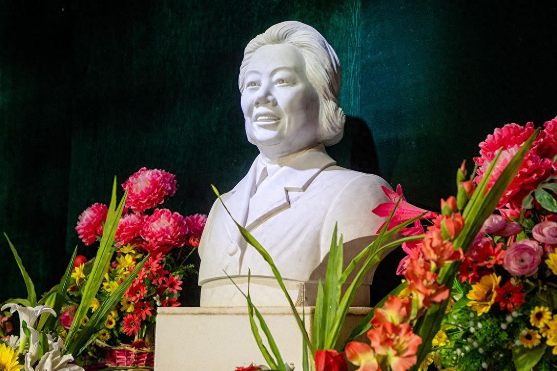 北京中南海西花厅的海棠树在邓颖超祖居开花了,她原来是光山人呀