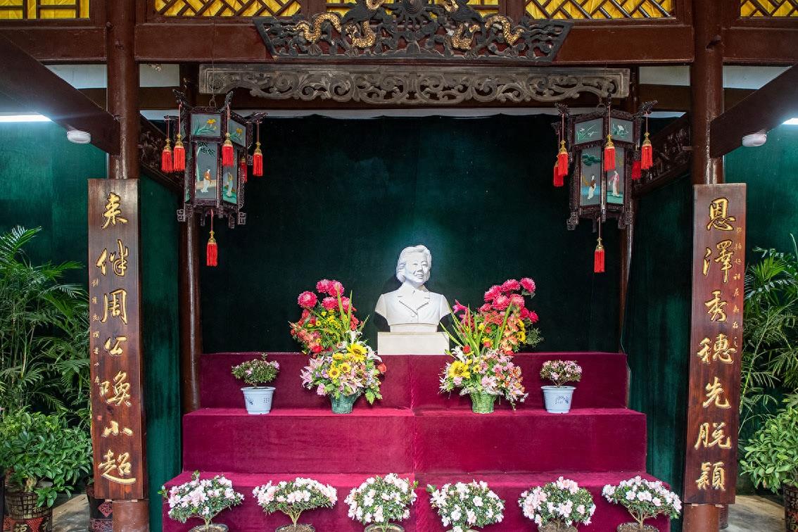北京中南海西花厅的海棠树在邓颖超祖居开花了,她原来是光山人呀