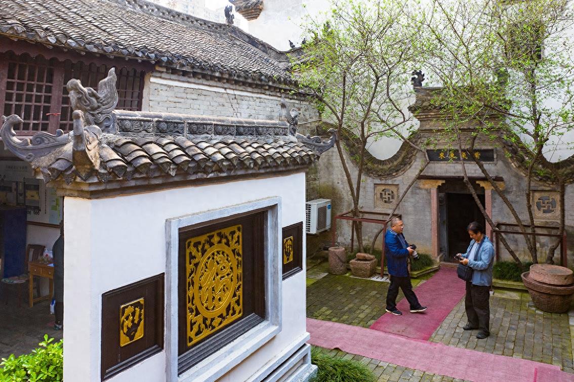北京中南海西花厅的海棠树在邓颖超祖居开花了,她原来是光山人呀