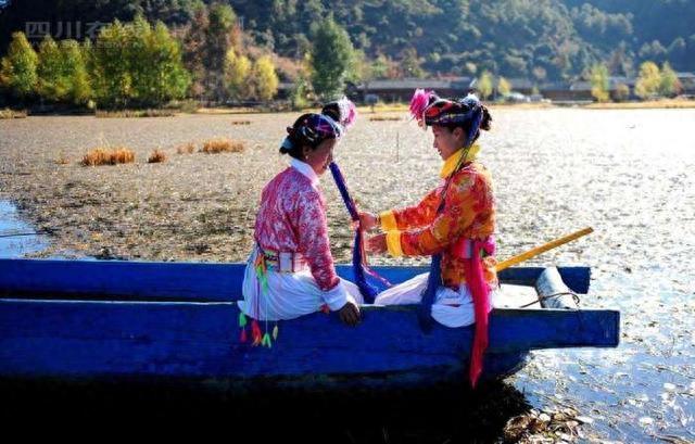 泸沽湖流行“男不娶女不嫁”?摩梭族“走婚”骗局的独家揭秘