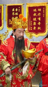 ​侯耀华，大年初一也没闲着，录视频给网友拜年：蛇年大吉恭喜发财
