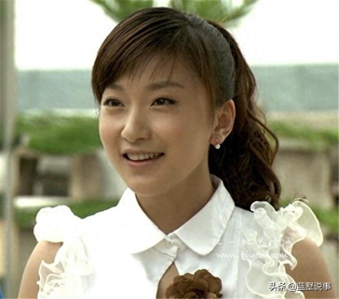 《乡村爱情》“李秋歌”金玫玫戏外照,依然是个听妈话的乖乖女