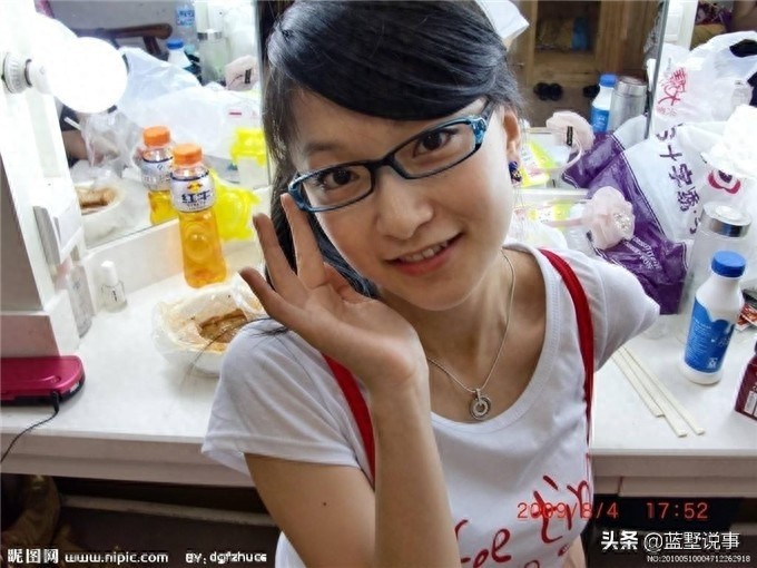 《乡村爱情》“李秋歌”金玫玫戏外照,依然是个听妈话的乖乖女