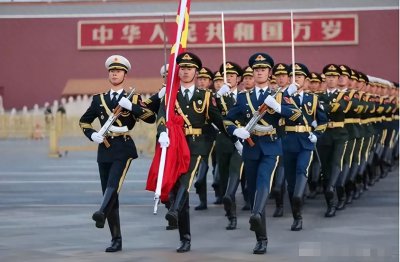 ​天安门最帅升旗手张自轩转业后，现状十分罕见，如今过得如何？