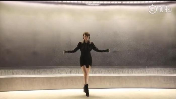 戚薇给女儿庆生发视频所有人都没看懂,暂停后恍然大悟!