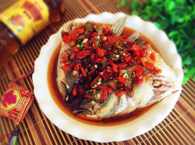 ​中国公认最好吃的10道湘菜！1.湖南剁椒鱼头——代表地：长沙