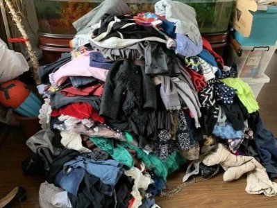 ​旧衣服回收是骗局？旧衣回收箱竟变成了垃圾箱
