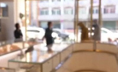 ​一张银行卡、一次获利4500元的“黄金买卖”