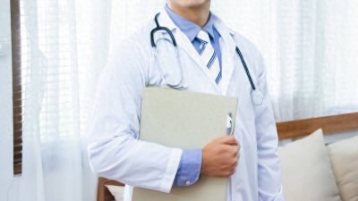 ​“潜伏”十余年的医生百密一疏，终于被医院查出真相。