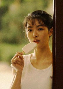 ​钟楚曦否认整容传闻，今昔对比照再被扒，变脸明显网友直呼不相信