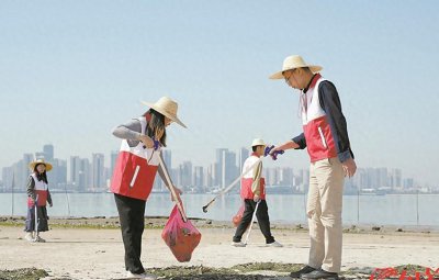 ​湛江开展海滩清理活动，保护“红树林城市”