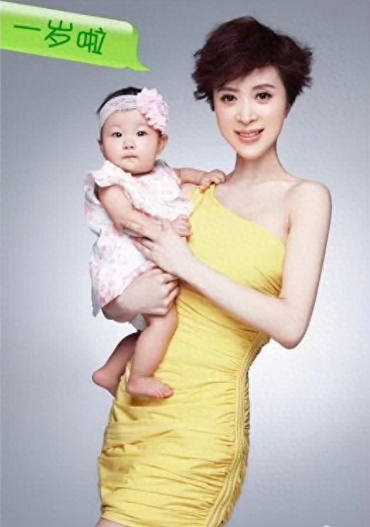 金巧巧女儿从出生到两岁的照片,真是一个越长越可爱的小西瓜