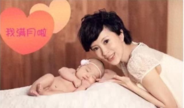 金巧巧女儿从出生到两岁的照片,真是一个越长越可爱的小西瓜