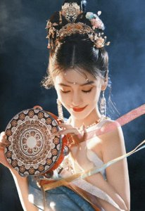 ​杨颖35岁，已婚已育已离，归来仍是嫩模！
