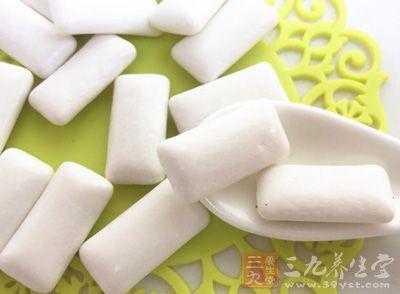 口香糖的坏处是什么(常吃口香糖有八种坏处)(1)