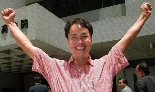 她是“世纪贼王”张子强的妻子，卷走财产20亿，如今现状如何