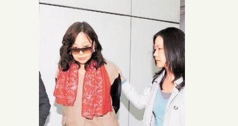 她是“世纪贼王”张子强的妻子，卷走财产20亿，如今现状如何