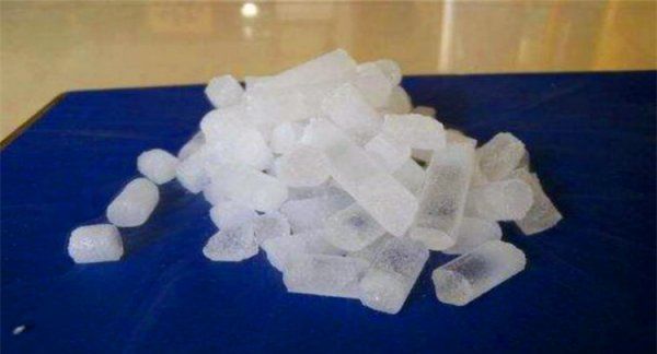 干冰浇凉水还是热水,用过的干冰怎么处理图5