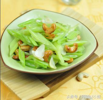 好吃的芹菜的家常做法(教你28道芹菜的做法大全)(1)