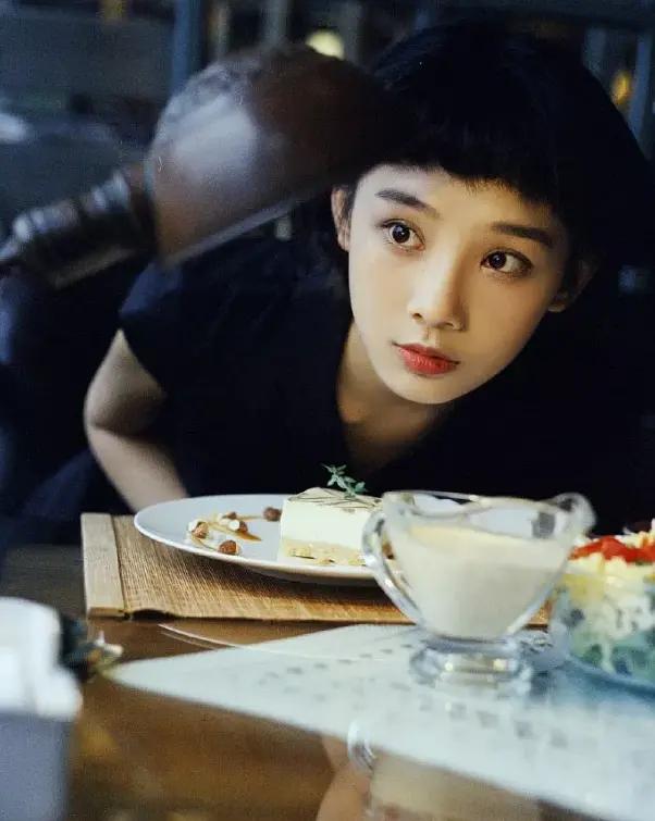 鲁照华写真大全(戏路宽广的95后实力派演员)(36)
