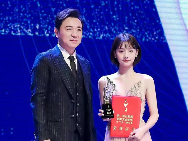鲁照华写真大全(戏路宽广的95后实力派演员)(23)