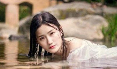 ​两个人互相暗恋却不表白原因？无非是不敢触碰