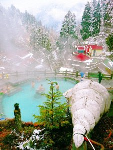 ​螺髻山温泉：雪山环抱中的天然疗愈圣地，放松身心的秘境
