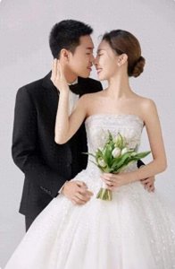 ​小儿子大婚上热搜！王小利两婚3个儿女，与大儿子的恩怨让他心痛