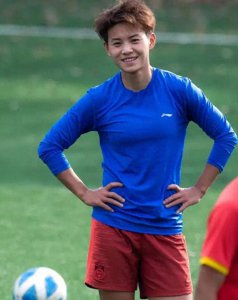​王霜：中国女足杰出的中场球员和前锋