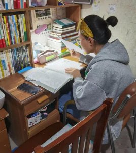 ​教育困局：从“鸡娃”到“躺平”集体焦虑，一场没有赢家的马拉松