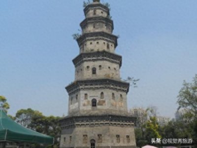 ​依江傍水，风景独特，为嘉靖皇帝祈寿而建，湖北省荆州万寿宝塔