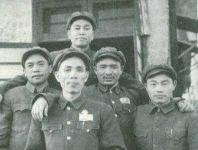 ​丁盛将军被命令退役后，晚年生活如何？丁盛自称：我晚年有三靠