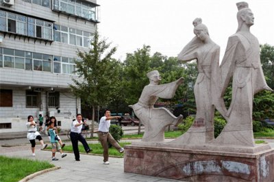 ​成语典故之都，“邯郸学步”，就出自这里的这座学步桥