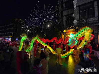 ​石泉老街人潮川流不息快来看各种民俗表演哦