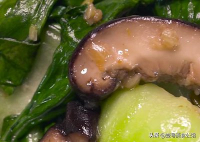 ​居家分享油菜炒香菇的简单做法，鲜嫩味美有营养，吃了一次还想吃