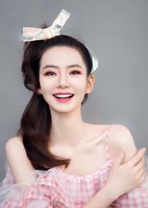 ​戚薇：有颜任性自爆“双性恋”，为角色舍弃9年长发