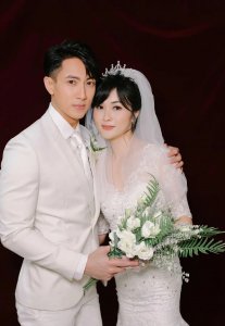 ​吴尊夫妇DIY婚纱照曝光！一家4口齐出镜，满满幸福感“溢出屏幕”