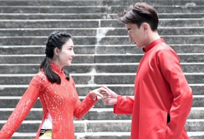 ​默契甜蜜上线！王丽坤郑元畅节目合拍婚纱照