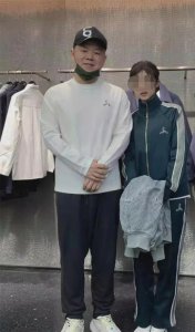 ​岳云鹏做肿瘤手术之后暴廋，身体近况曝光，颜值变清秀许多