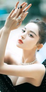 ​顶不住啊，31岁的古力娜扎，真的是异常性感！