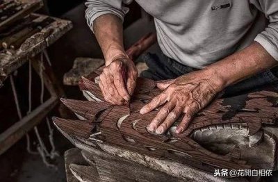 ​据说《鲁班书》下册都是些诡异害人的法术，能沟通阴阳两界的法子