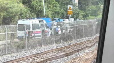 ​深圳龙岗区发生动车站铁轨闯入事件，伤者已送医救治