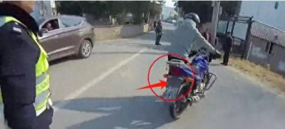 ​枞阳一男子围观看热闹，结果被交警查出违法行为：扣30分罚款2000元