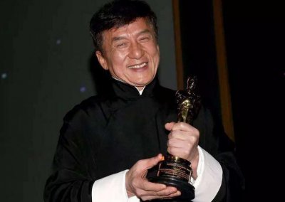​成龙为什么能有今天的成就？背后大佬浮出水面，陈惠敏都竖大拇指
