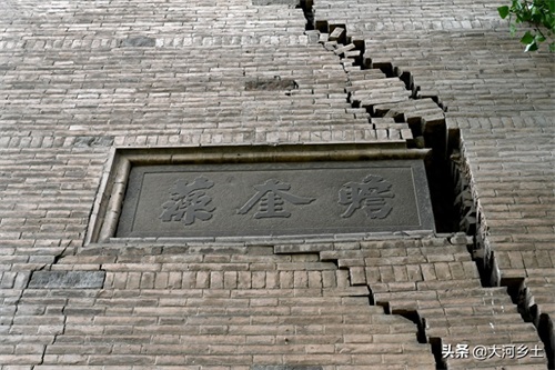 山西农村一座高大的魁星阁,曾是村民们的梦想,如今禁止孩子靠近